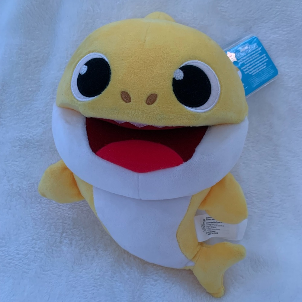 Yellow Baby Shark pinkfong